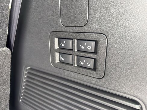 New 2026 Nissan Armada SL image 39