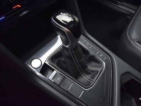 Used 2022 Volkswagen Tiguan SE R-Line FWD image 28