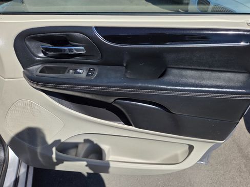 Used 2019 Dodge Grand Caravan SXT FWD image 13