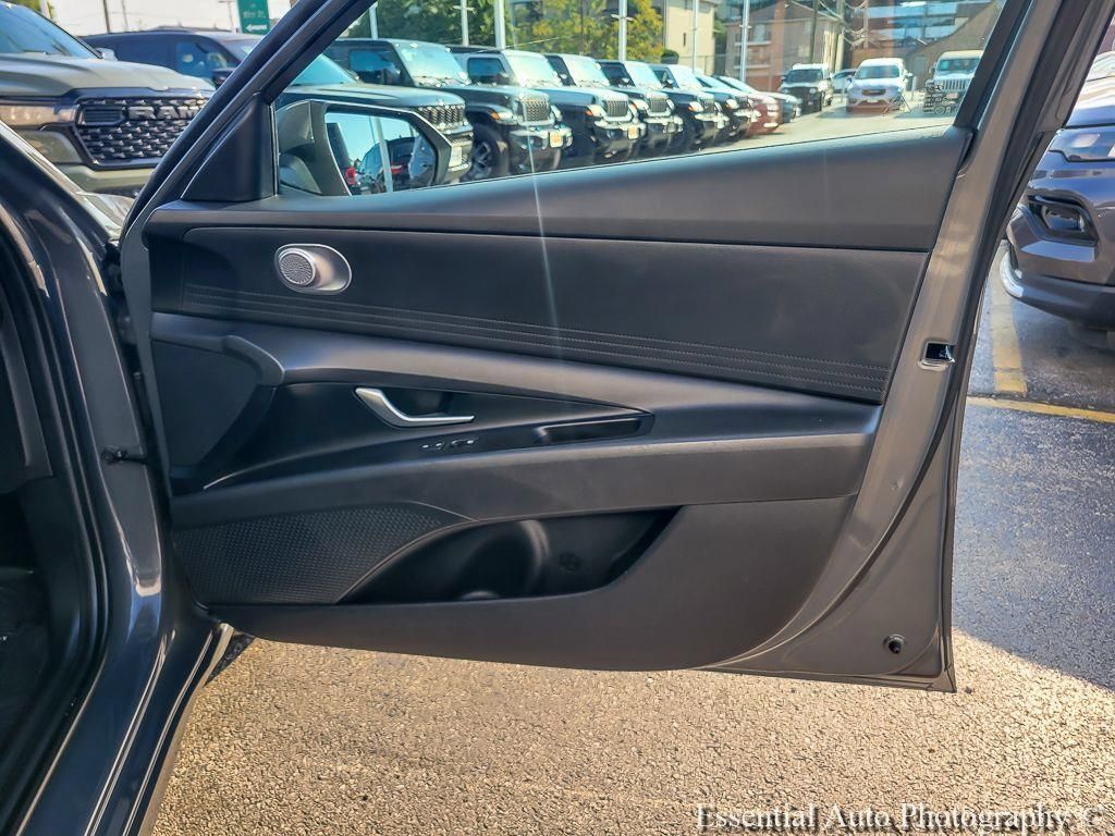 Used 2024 Hyundai Elantra SEL FWD image 28