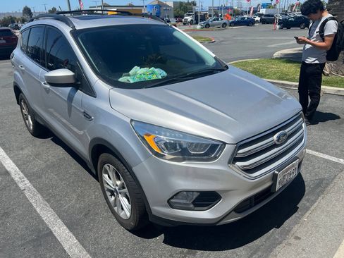 Used 2018 Ford Escape SEL w/ Ford Safe & Smart Package AWD/4WD image 2