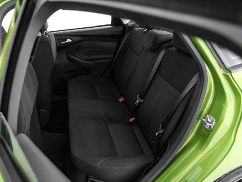 Used 2018 Ford Focus SE w/ SE Appearance Package image 35