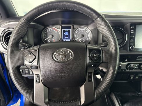 Used 2021 Toyota Tacoma TRD Off-Road image 12