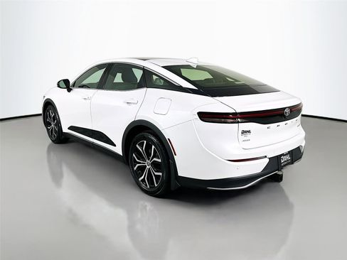 Certified 2023 Toyota Crown Limited image 10