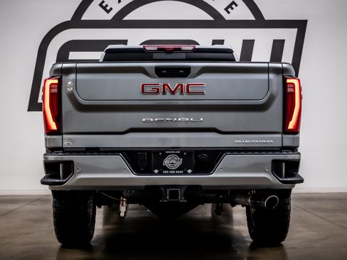 Used 2024 GMC Sierra 2500 Denali w/ Technology Package AWD/4WD image 11
