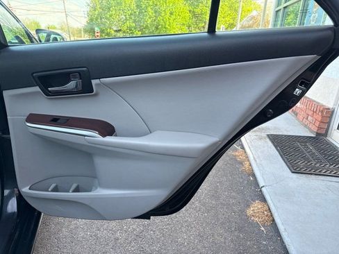 Used 2012 Toyota Camry XLE image 19