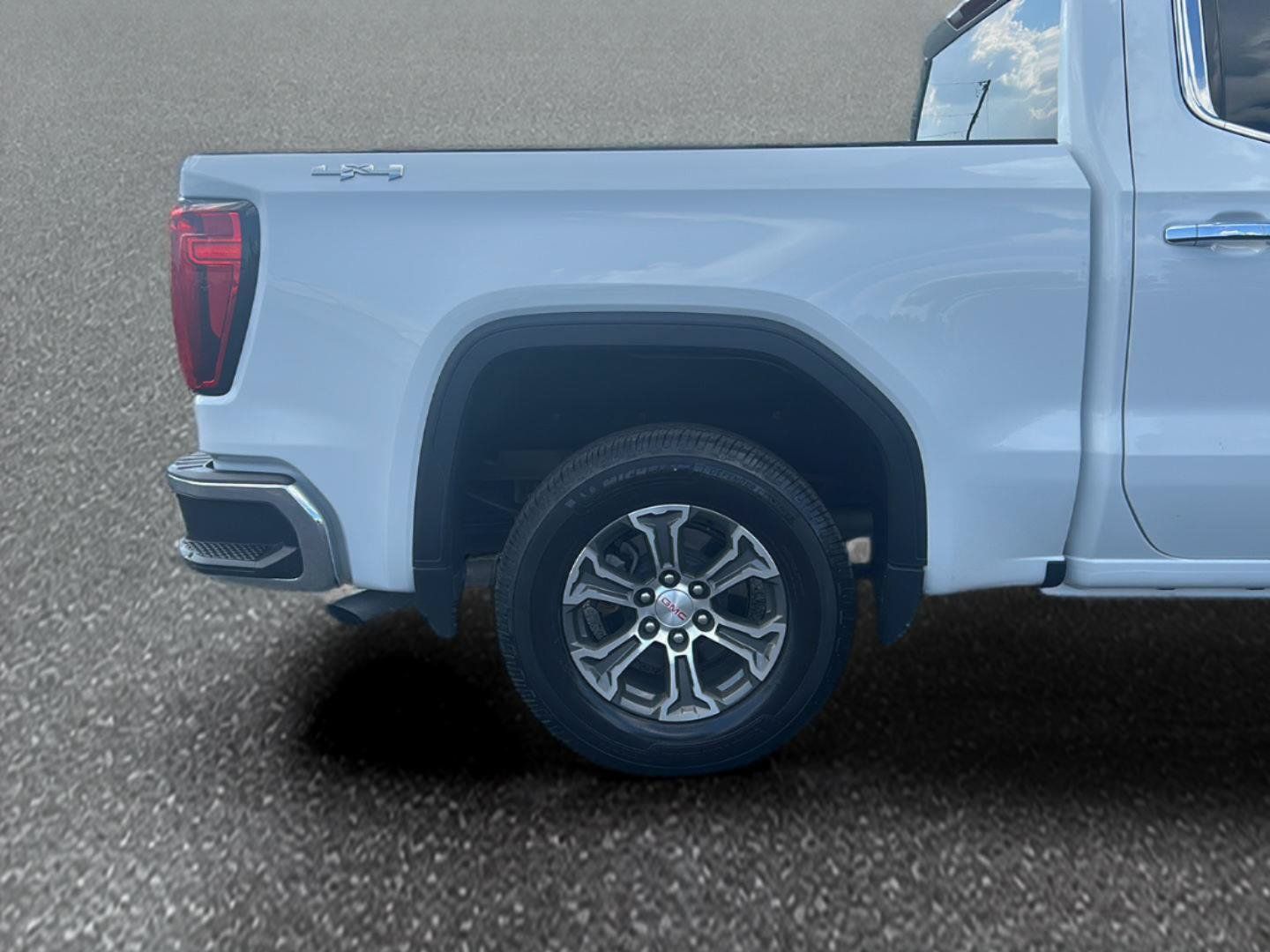 Certified 2025 GMC Sierra 1500 SLT AWD/4WD image 8