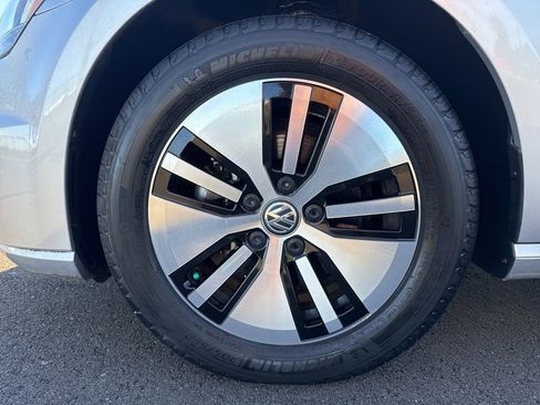 Used 2015 Volkswagen e-Golf SEL Premium image 9