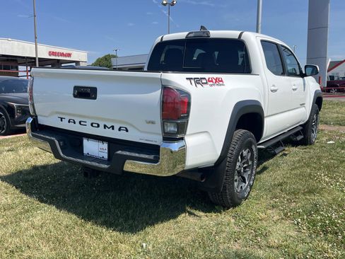Used 2018 Toyota Tacoma TRD Off-Road AWD/4WD image 7