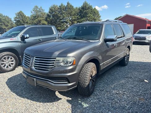 Used 2015 Lincoln Navigator 2WD image 2