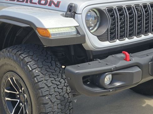 Used 2024 Jeep Wrangler Unlimited Rubicon AWD/4WD image 9