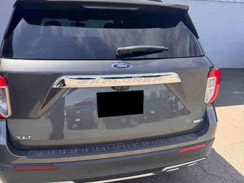 Used 2020 Ford Explorer XLT w/ Equipment Group 202A image 2