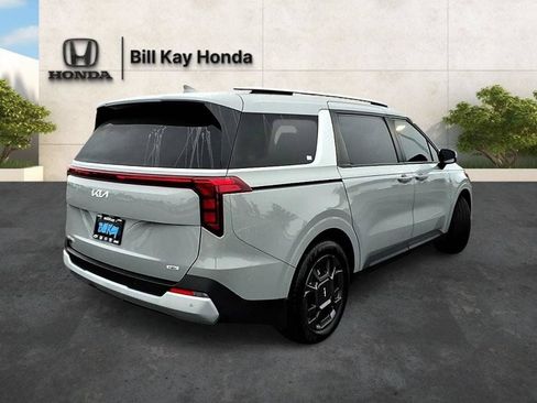 Used 2025 Kia Carnival EX FWD image 3