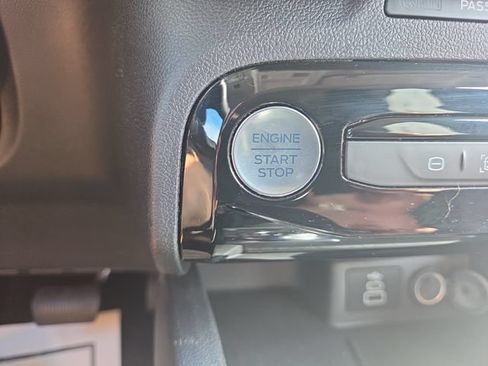 Used 2025 Ford Escape SE FWD image 19