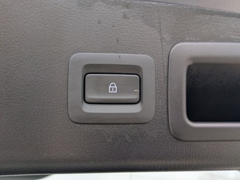 Used 2023 MAZDA MAZDA3 s image 28