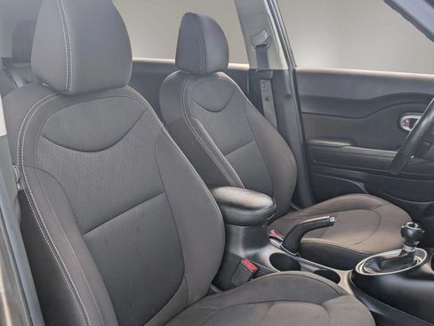 Used 2017 Kia Soul FWD image 25