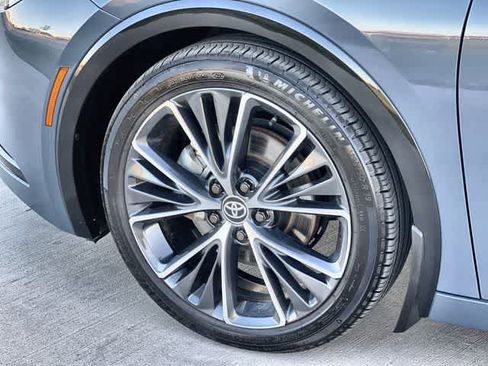 Used 2024 Toyota Prius XLE image 9