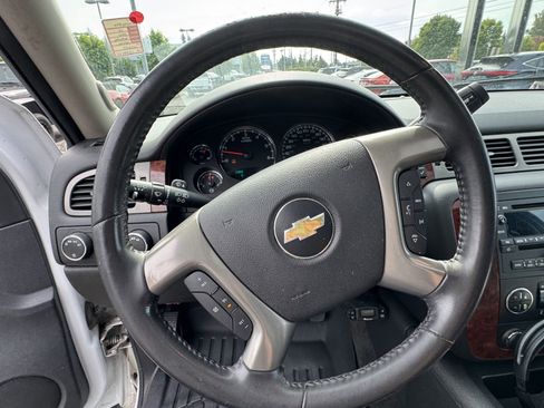 Used 2012 Chevrolet Suburban LT image 20