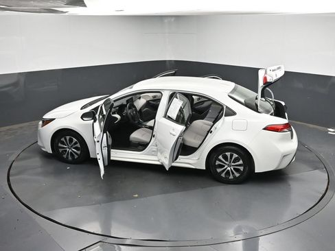 Used 2022 Toyota Corolla LE FWD image 46