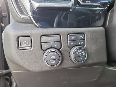 Used 2023 Chevrolet Silverado 1500 LTZ AWD/4WD image 33