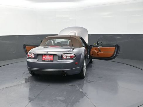 Used 2006 MAZDA MX-5 Miata Grand Touring w/ Premium Pkg RWD image 40
