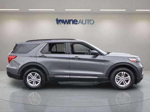 Used 2023 Ford Explorer XLT w/ Equipment Group 202A AWD/4WD image 8
