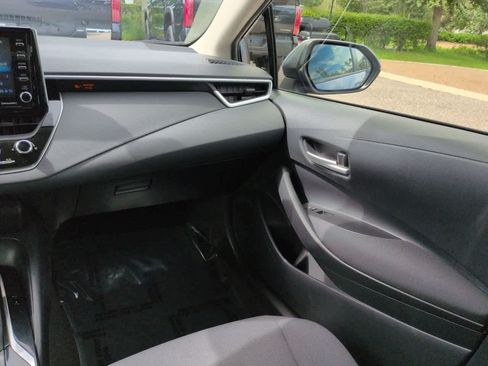 Used 2021 Toyota Corolla LE FWD image 16