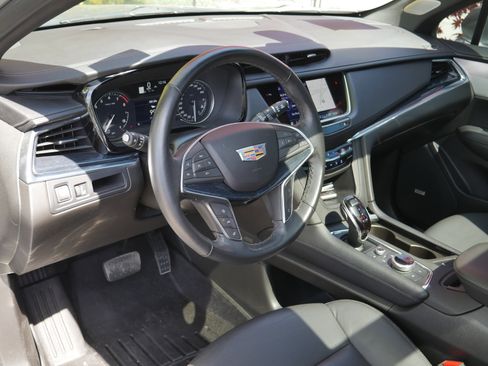 Used 2024 Cadillac XT5 Premium Luxury AWD/4WD image 4