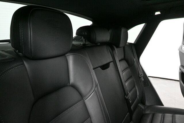 Certified 2026 Porsche Macan AWD/4WD image 23