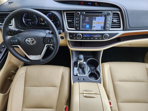 Used 2018 Toyota Highlander Limited FWD image 26