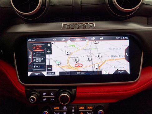 Used 2020 Ferrari Portofino image 17