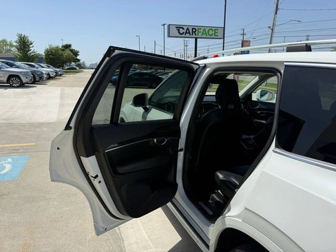 Used 2018 Volvo XC90 T6 Momentum w/ Momentum Plus Package AWD/4WD image 21