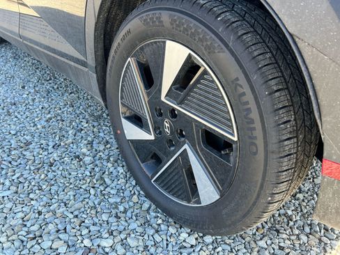 Used 2025 Hyundai Ioniq 5 SE image 16