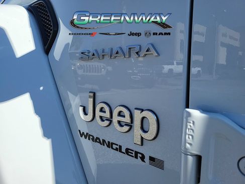 Used 2023 Jeep Wrangler Unlimited Sahara w/ Cold Weather Group AWD/4WD image 8