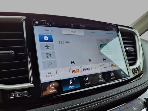 New 2026 Chrysler Pacifica Select image 5