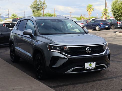 Used 2022 Volkswagen Taos SE w/ Panoramic Sunroof Package image 14