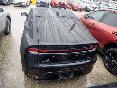 Used 2024 Toyota Prius XLE image 10