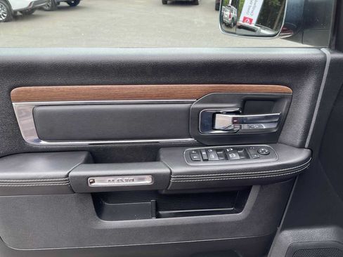 Used 2017 RAM 1500 Laramie w/ Convenience Group AWD/4WD image 18
