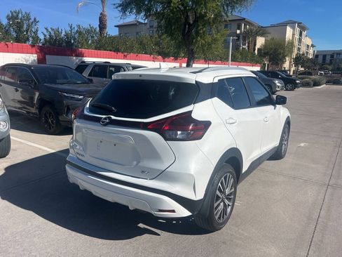 Used 2023 Nissan Kicks SV image 4