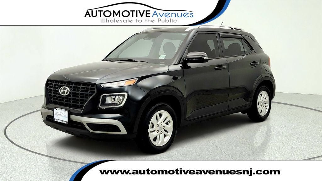 Used 2023 Hyundai Venue FWD image 1