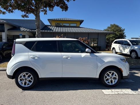 Used 2025 Kia Soul LX w/ LX Technology Package image 8