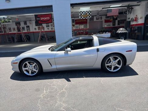 Used 2005 Chevrolet Corvette Coupe w/ Preferred Equipment Group RWD image 18