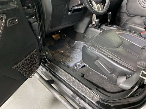 Used 2018 Jeep Wrangler Unlimited Sahara AWD/4WD image 24