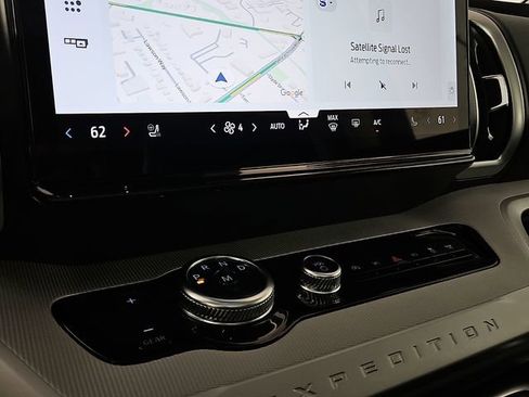 Used 2025 Ford Expedition Active image 19