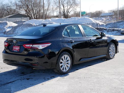 Used 2020 Toyota Camry LE image 8