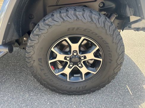 Used 2019 Jeep Wrangler Unlimited Rubicon w/ LED Lighting Group AWD/4WD image 11