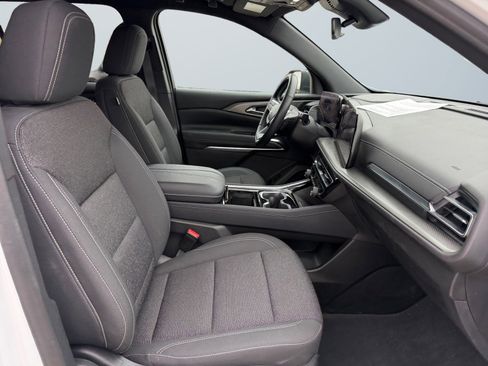 Used 2024 Chevrolet Traverse LT image 18