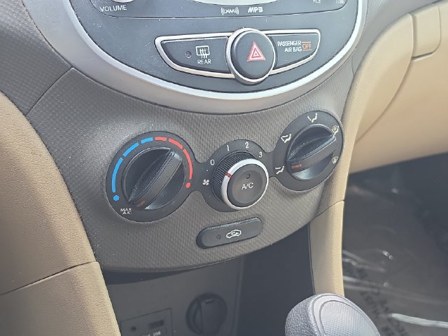 Used 2012 Hyundai Accent GLS FWD image 21