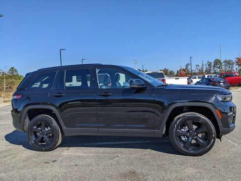 New 2025 Jeep Grand Cherokee Limited w/ Black Appearance Package image 23