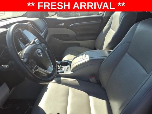 Used 2018 Toyota Highlander Limited Platinum image 14